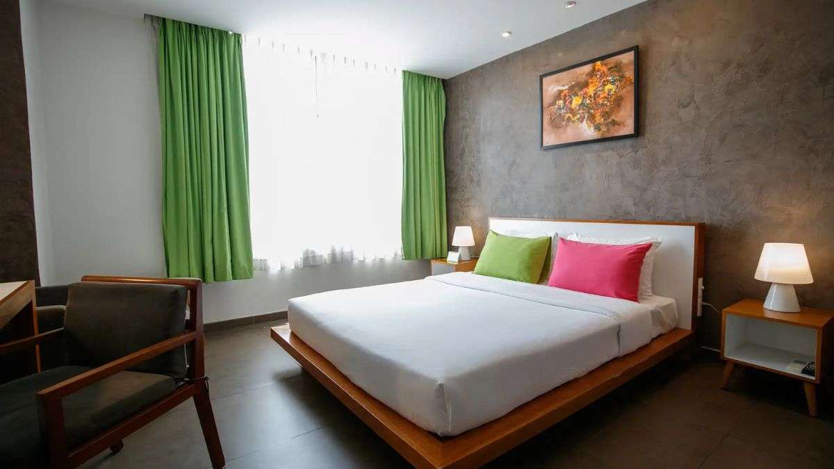 Không gian phòng Superior tại EMM Hotel Saigon