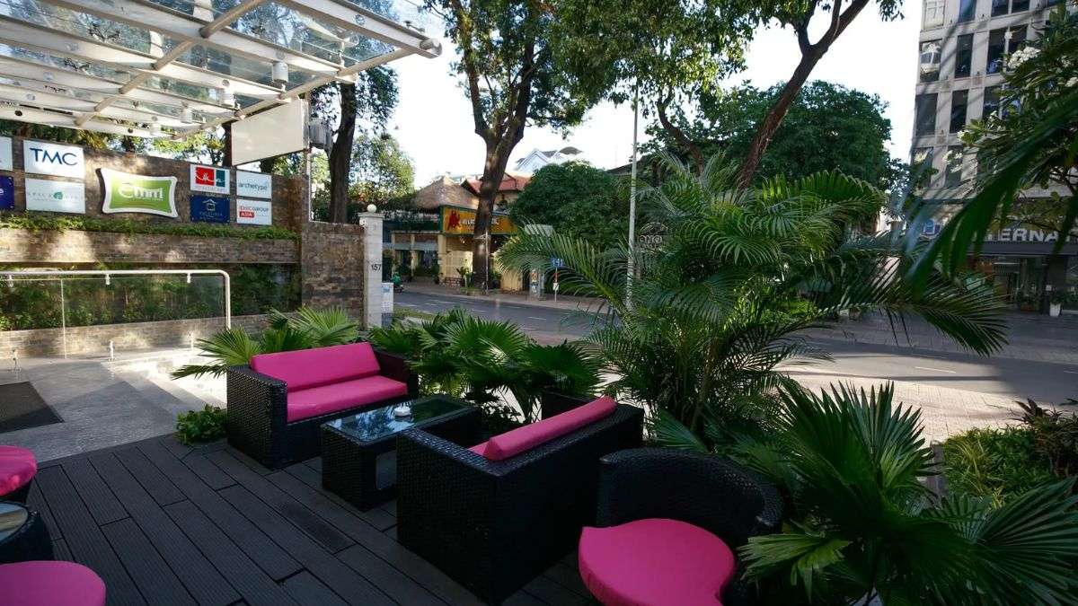 Rooftop Garden Chill ở EMM Hotel Saigon