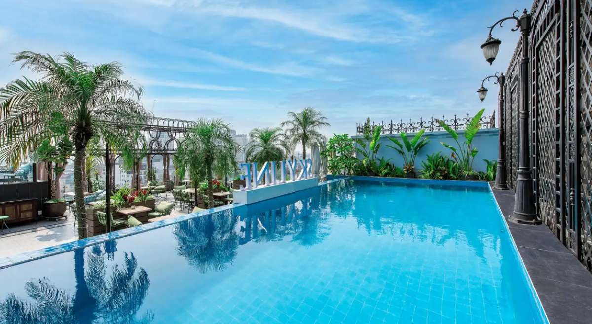 Bể bơi ngoài trời tại Hanoi Tirant Hotel