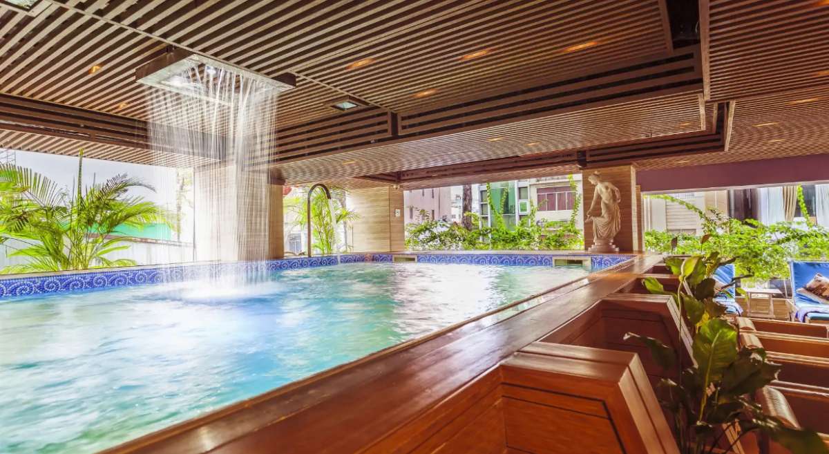 Hồ bơi tại Harmony Saigon Hotel & Spa