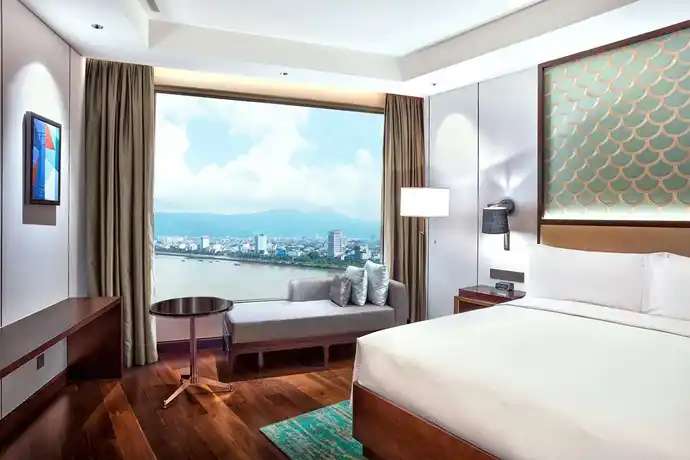 Không gian phòng King Guest Ocean View tại Hilton Da Nang