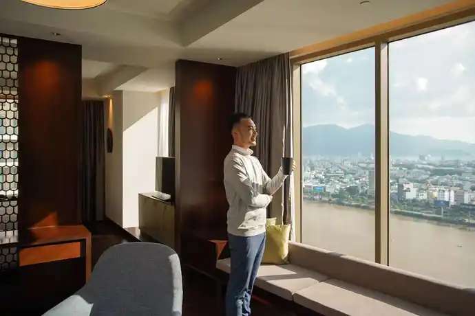 King One Bedroom Suite Ocean View tại Hilton Da Nang