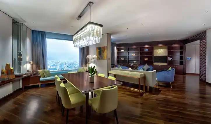 Không gian phòng King Two Bedroom Presidential Suite tại Hilton Da Nang