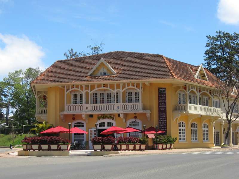 Le Café de la Poste tại Du Parc Hotel Dalat