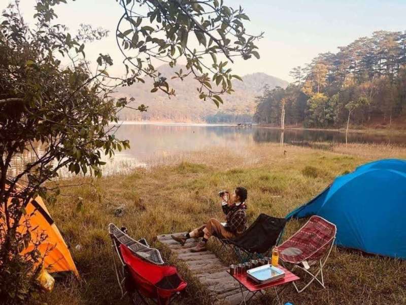 Cắm trại bên hồ Tuyền Lâm