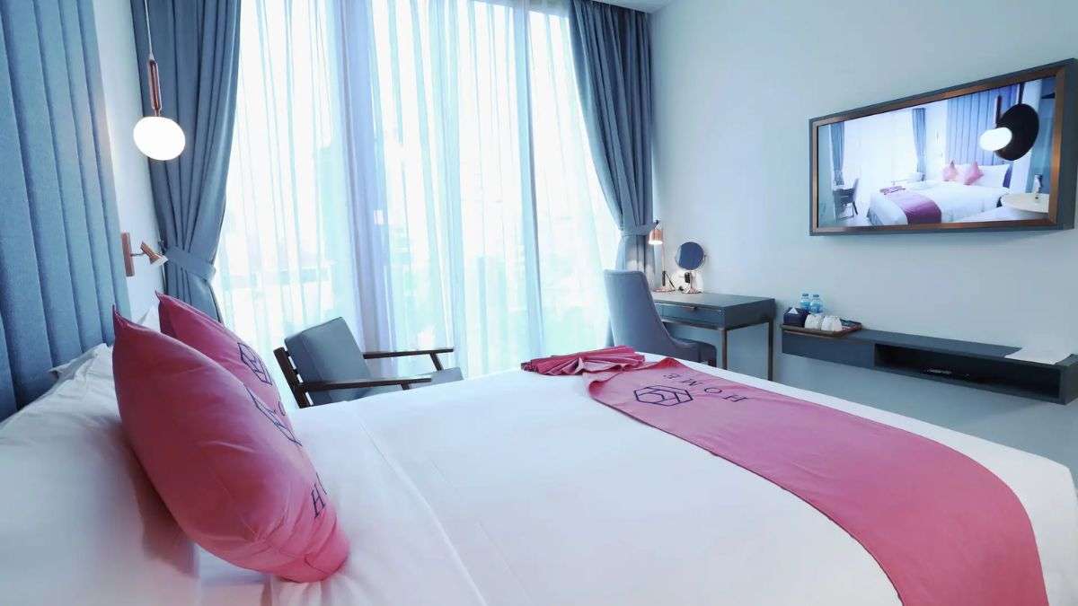 Không gian Deluxe Dbl Window tại HOME Hotel