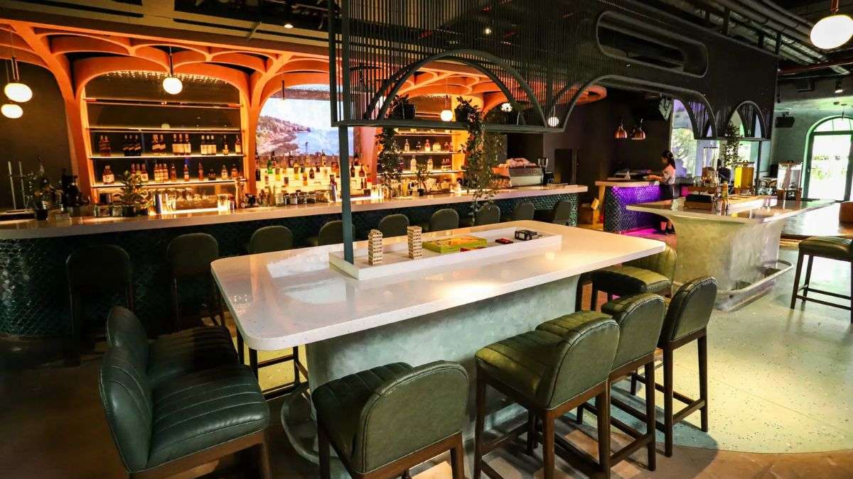 Den Lounge & Restaurant tại HOME Hotel