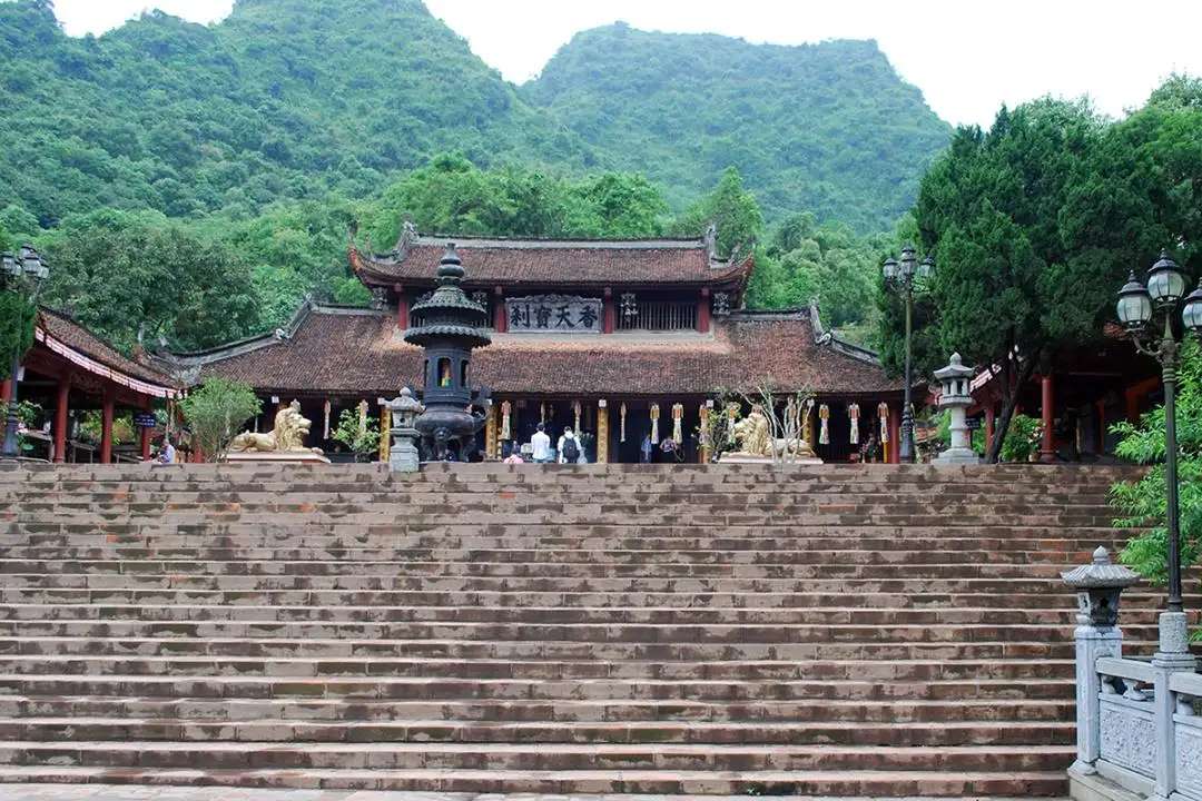 Ghé thăm chùa Hương