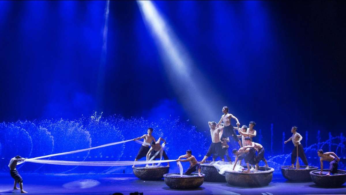 Fishermen Show: Huyền thoại làng chài