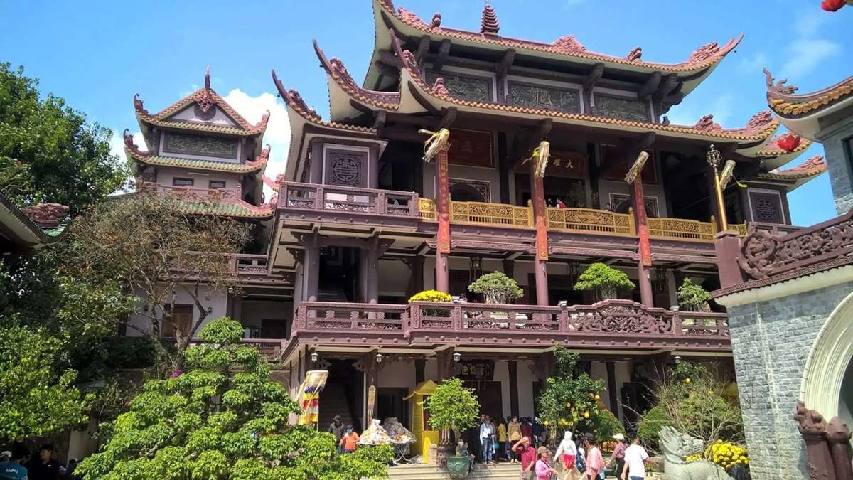 Chùa Thiên Hưng - Tour khám phá Tây Sơn - Hầm Hô