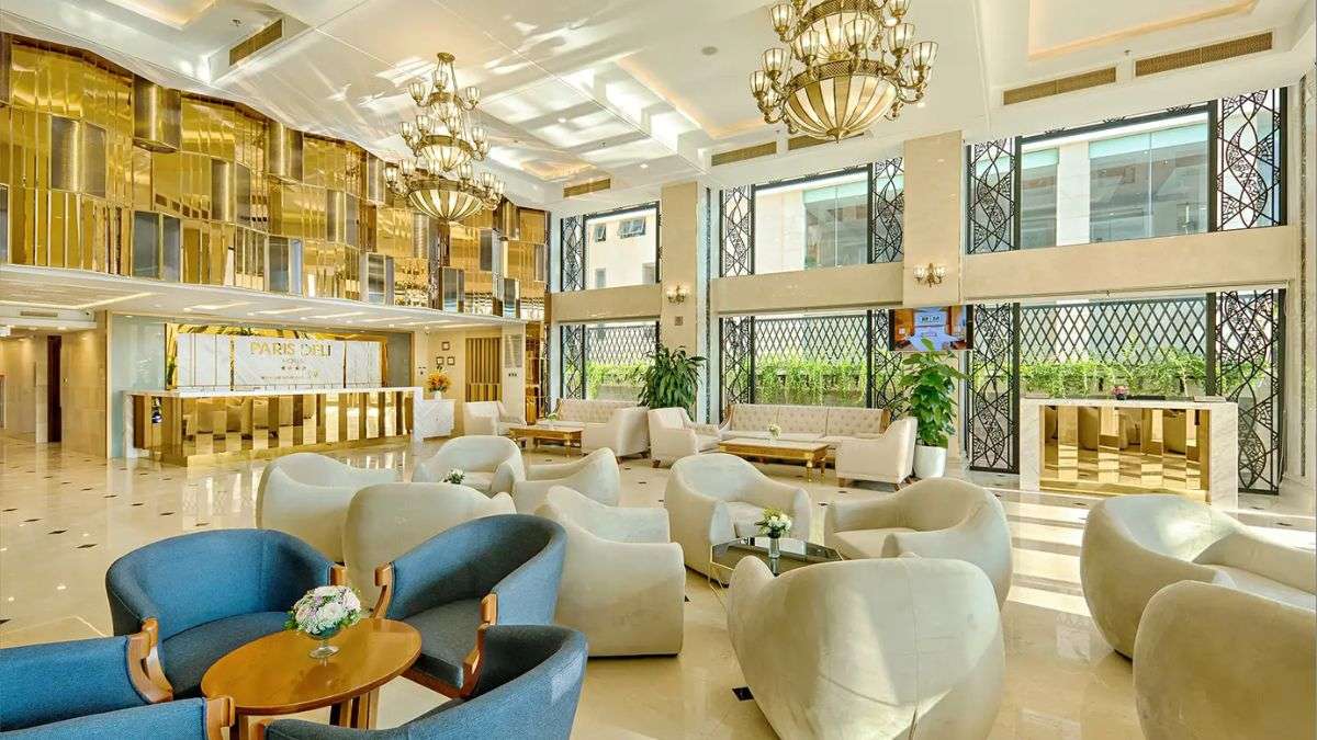 Không gian sảnh chờ tại Paris Deli Danang Beach Hotel