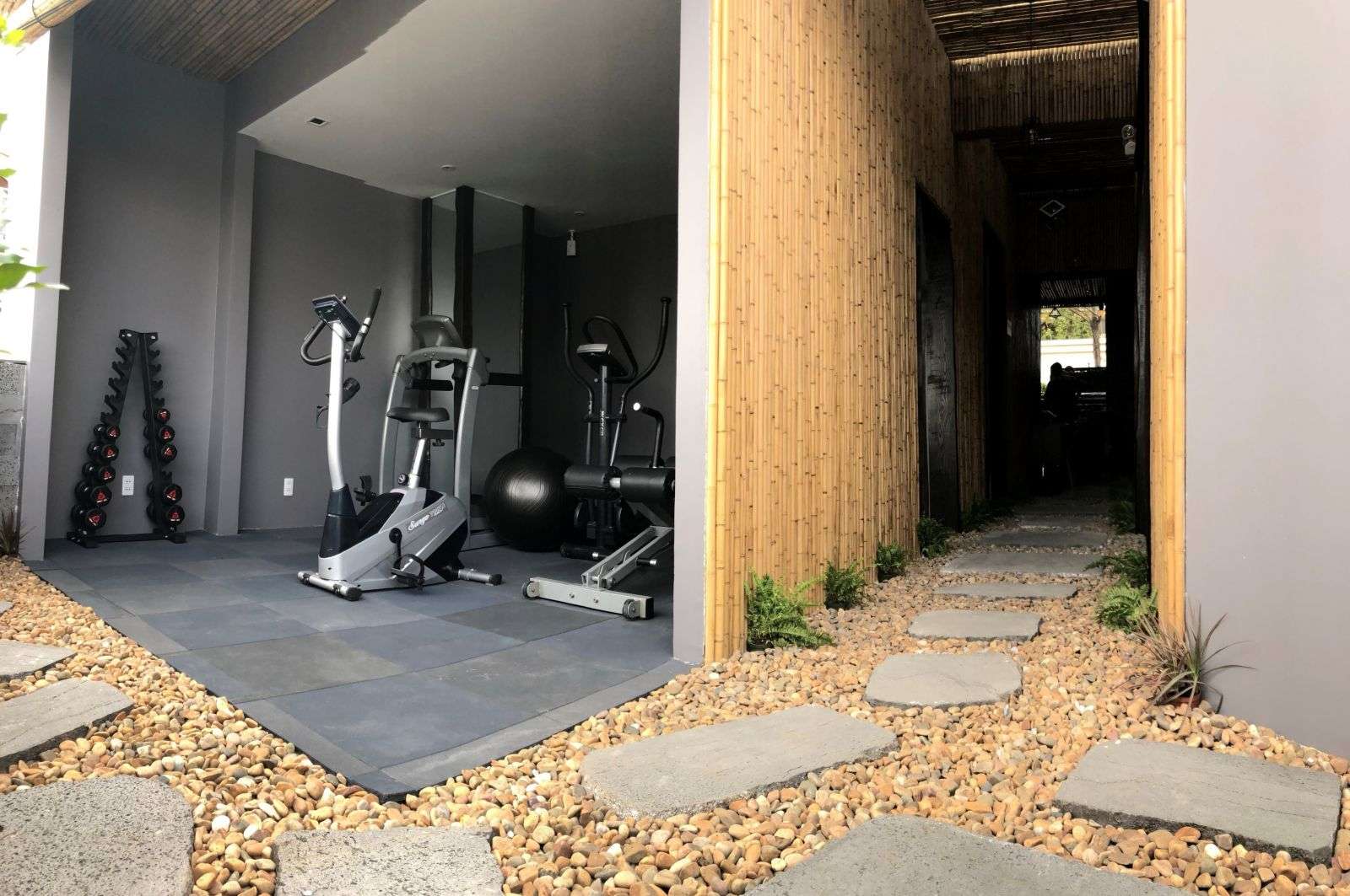 Không gian phòng gym tại Cochin Zen Hotel