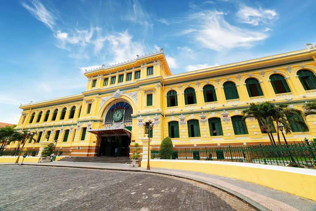 Bưu điện thành phố - một trong trong những địa điểm tham quan gần Cochin Zen Hotel