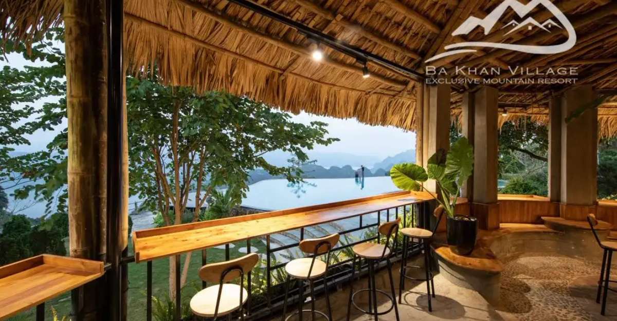 Không gian BaKhan Pool Bar tại BaKhan Village Resort