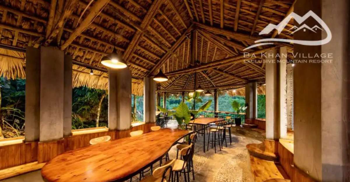 Không gian nhà hàng tại BaKhan Village Resort