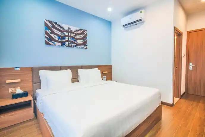 Không gian phòng ngủ Standard Riverview đầy ấm cúng tại Grand Lee Hotel