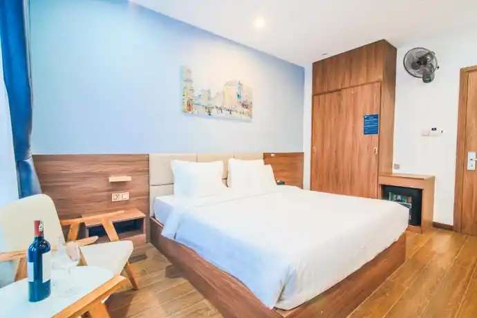 Không gian phòng ngủ Deluxe Riverview đầy đủ tiện nghi