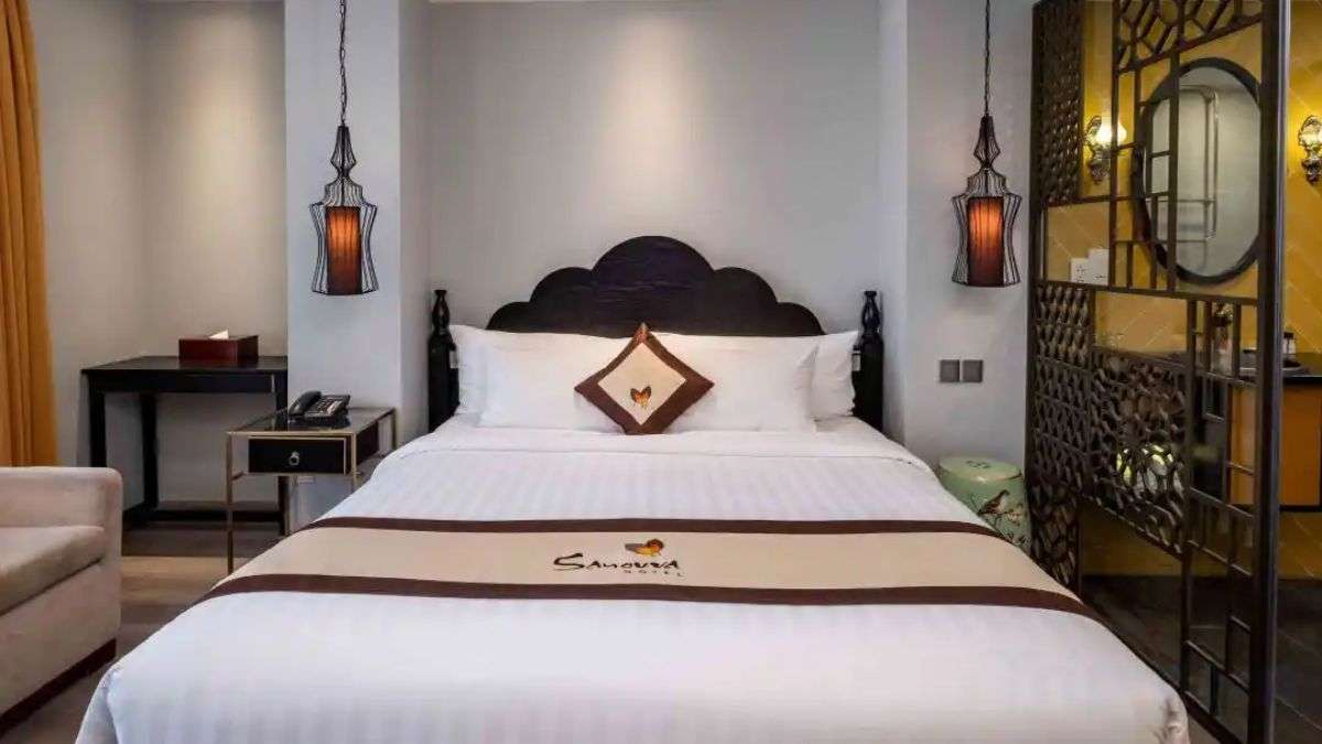 Không gian phòng Sanouva Deluxe Double tại Sanouva Saigon Hotel