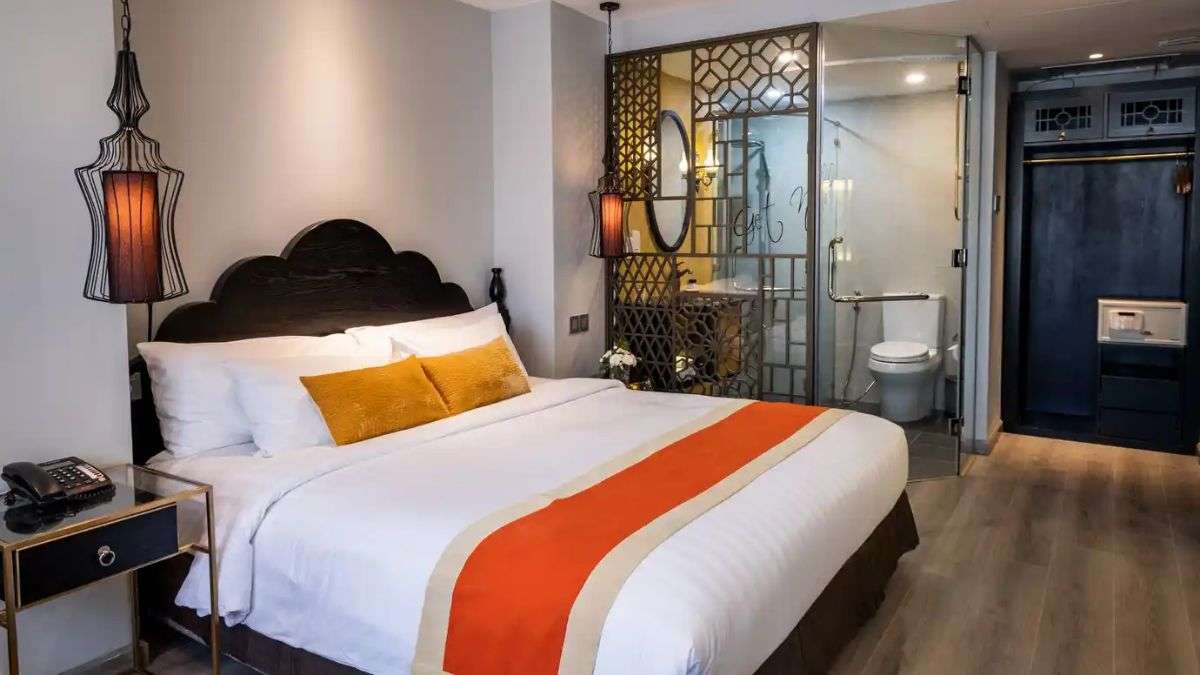 Không gian phòng Sanouva Deluxe tại Sanouva Saigon Hotel