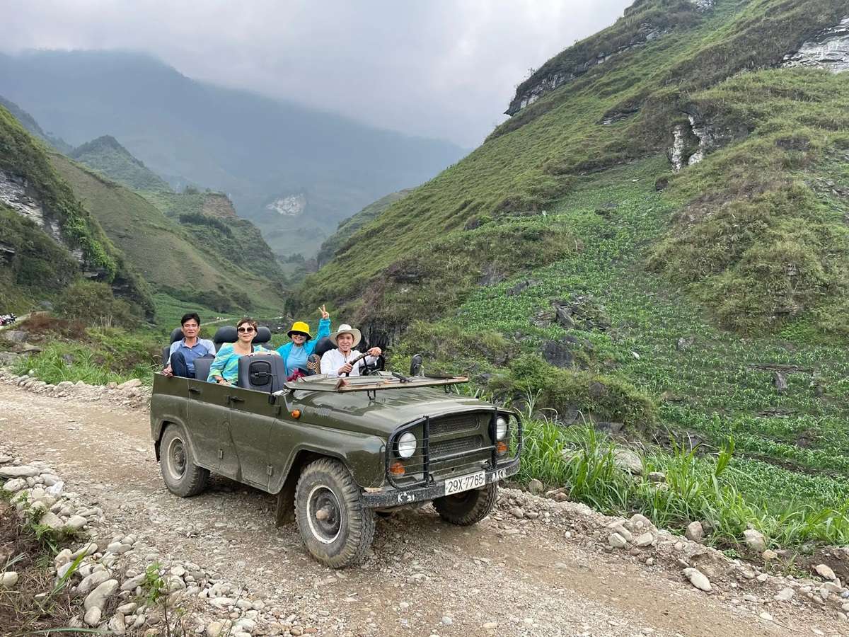 Khám phá Hà Giang bằng xe Jeep