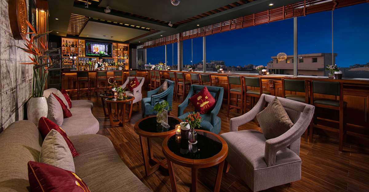 Pearl Lounge tại tầng cao nhất của Hanoi Pearl Hotel