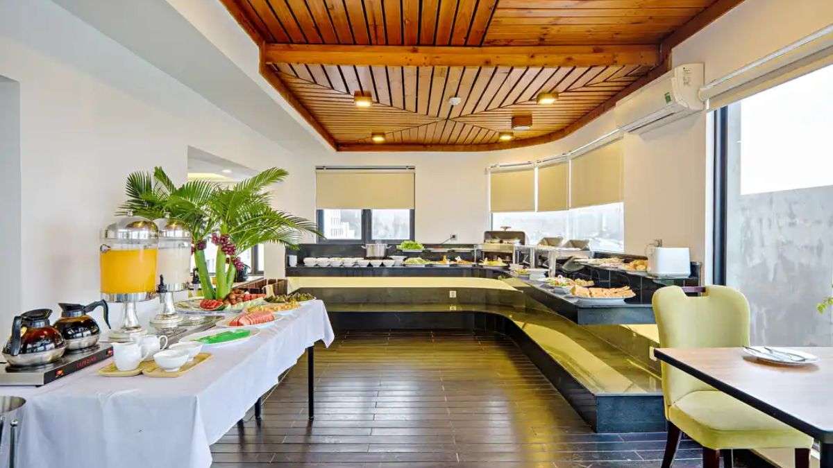 Ocean Coffee & Dining tại Ocean Haven Hotel