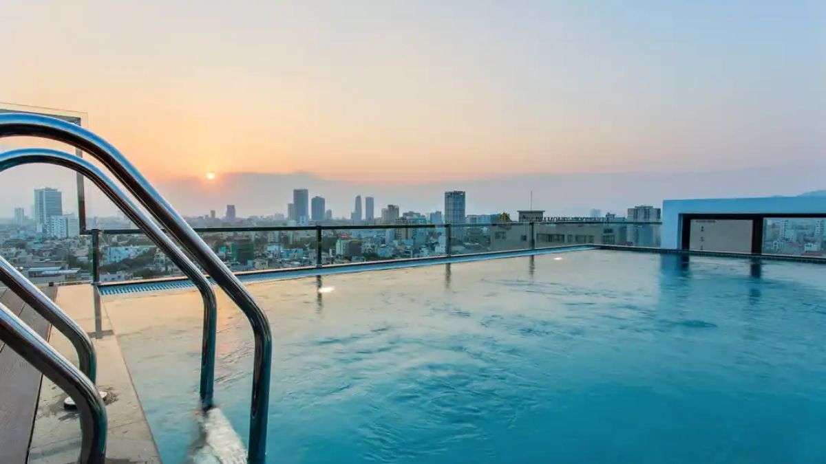 Hồ bơi vô cực tại Ocean Haven Hotel