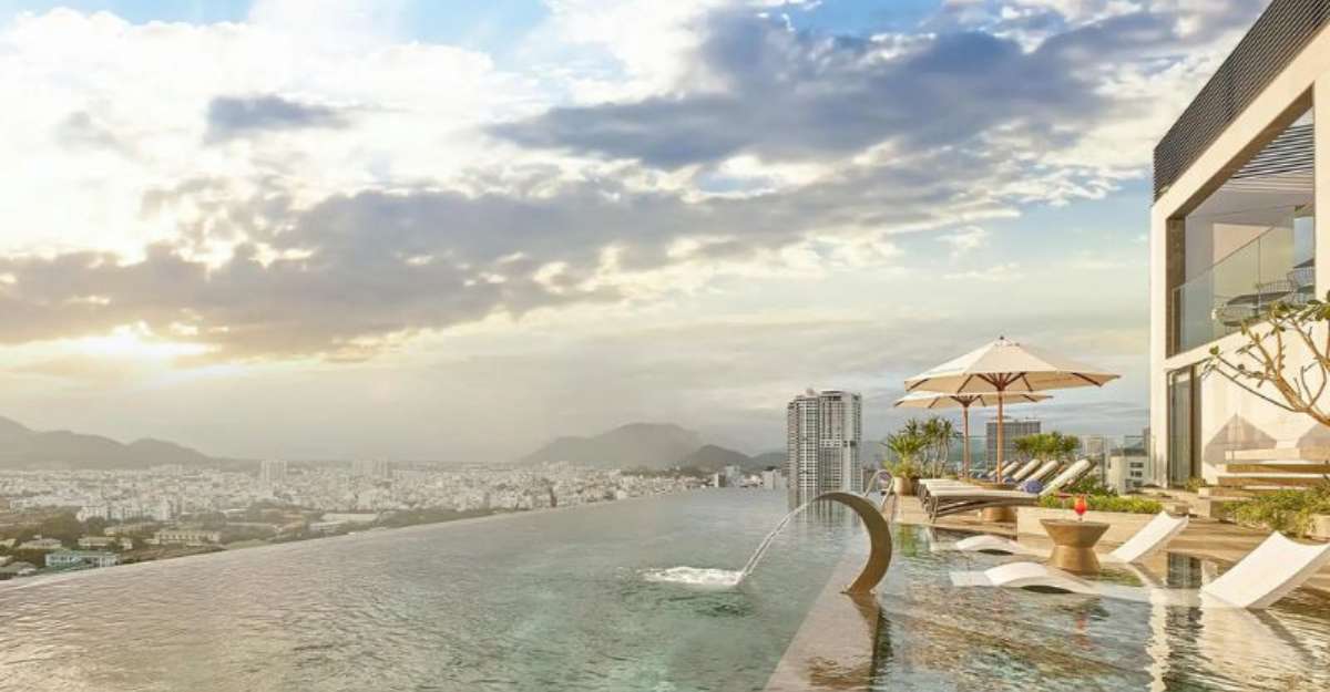 December Hotel Nha Trang hồ bơi vô cực