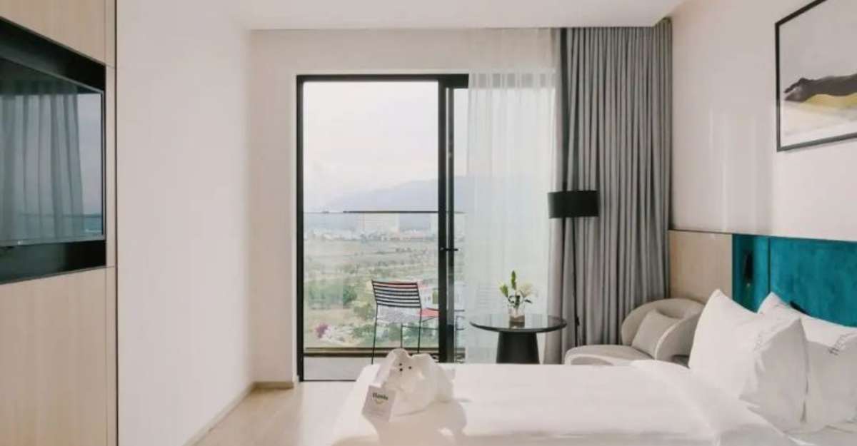 December Hotel Nha Trang phòng Double Balcony Mountain View