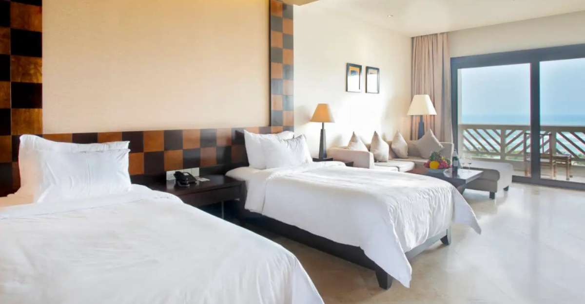 Phòng Grand Twin Ocean View  với không gian rộng rãi, thoáng mát tại Olalani Resort & Condotel