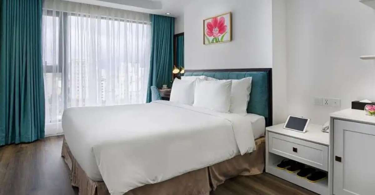 Không gian phòng Grand Deluxe Double Partial Ocean View tại Adaline Hotel & Suite