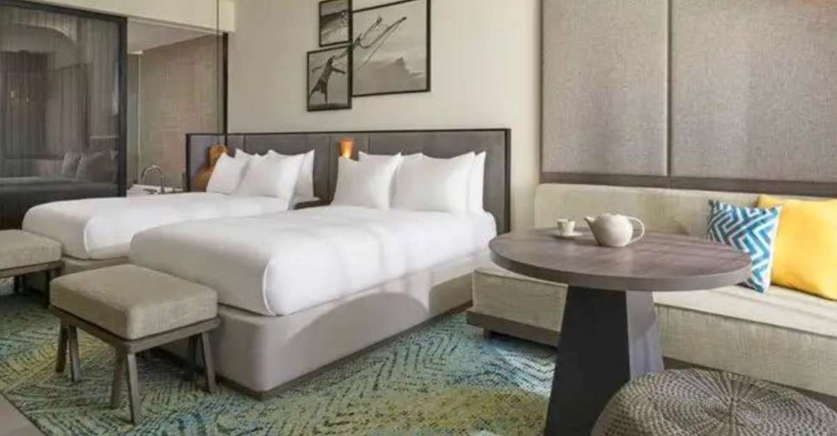 Phòng 2 Double Premium Oceanfront tại Crowne Plaza Phú Quốc