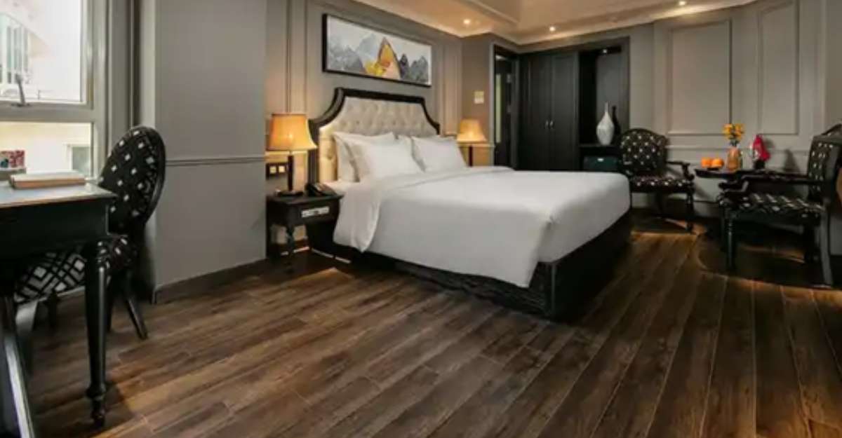 Không gian sang trọng và rộng rãi tại phòng Senior Double or Twin ở Scent Premium Hotel