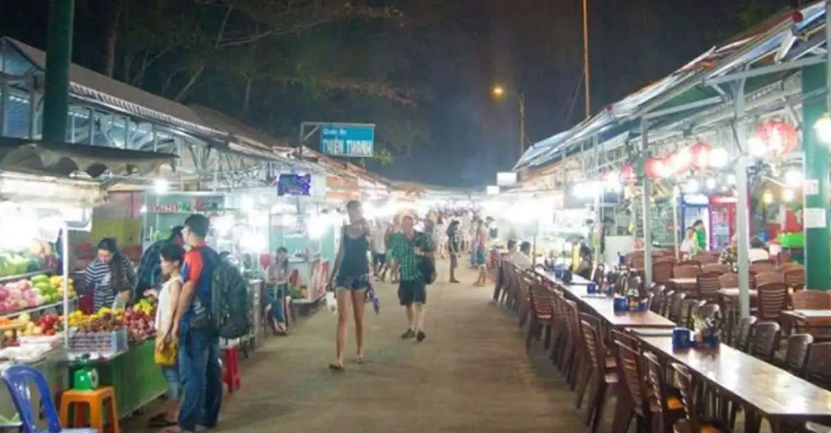 Chợ đêm Dinh Cậu