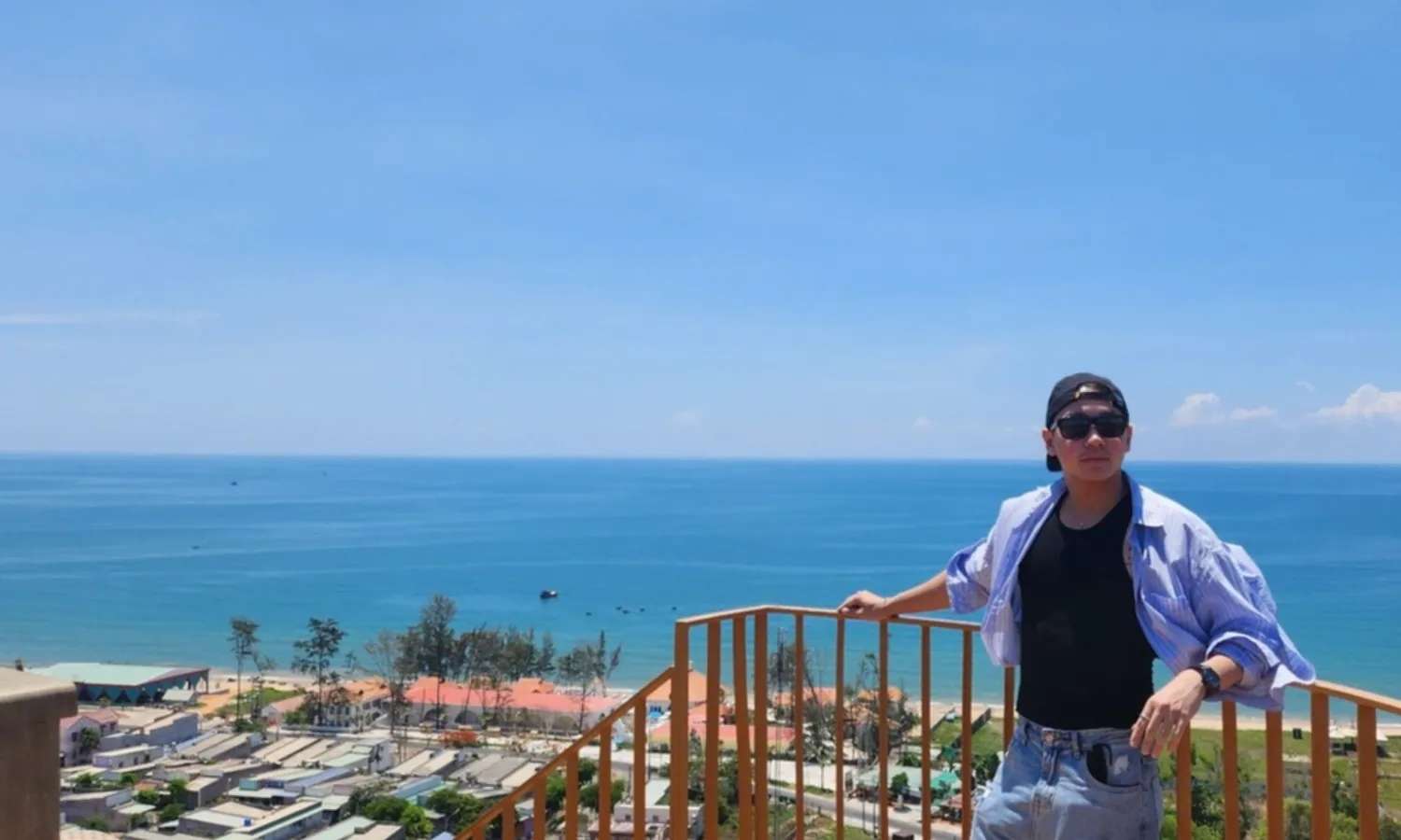 Đồi Kỳ Quan nơi du khách có thể thỏa sức check in với bờ biển xinh đẹp của Phan Thiết.