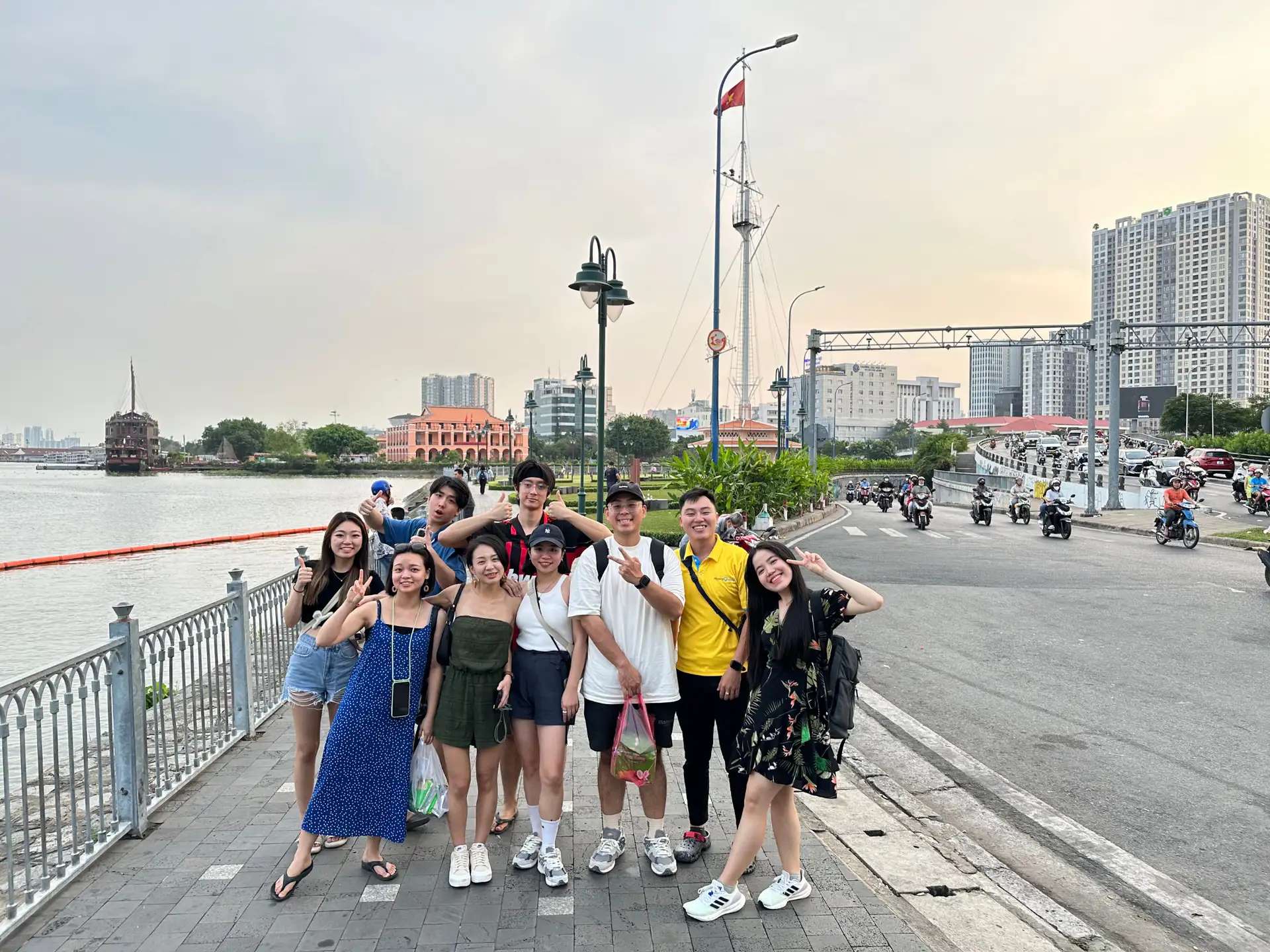 Tour đi bộ ngắm cảnh Sài Gòn về đêm