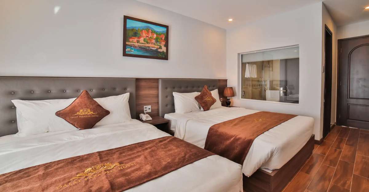 Không gian Deluxe Quadruple tại Dalat Paradise Hotel
