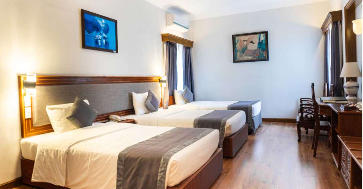 Royal Hotel Saigon phòng Orient Deluxe Triple
