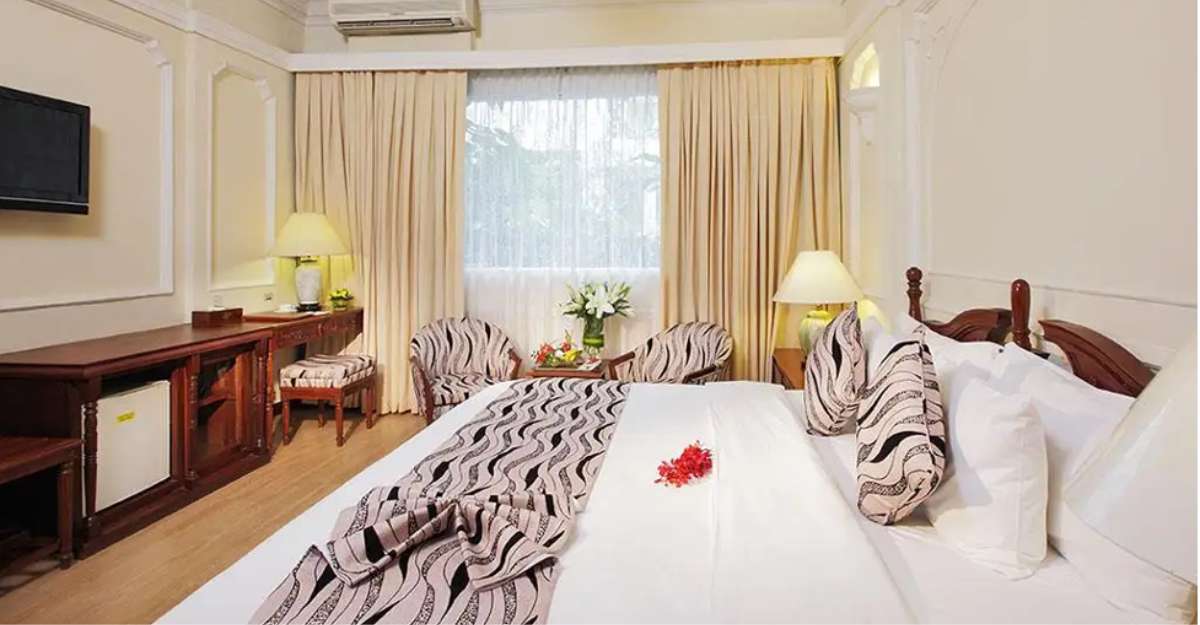 Royal Hotel Saigon phòng Royal Deluxe