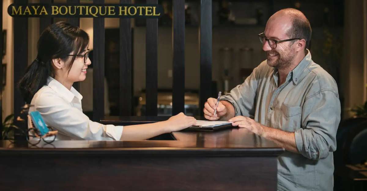 Đội ngũ nhân viên chuyên nghiệp tại Maya Boutique Hotel & Spa