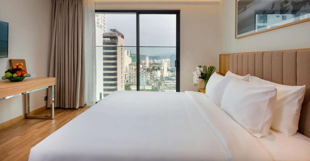 Phòng Senior Deluxe Double - With Balcony City View tại Nagar Hotel Nha Trang