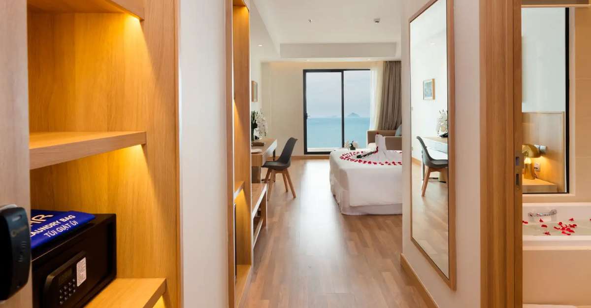 Phòng Family Suite With Balcony Ocean Viewtại Nagar Hotel Nha Trang