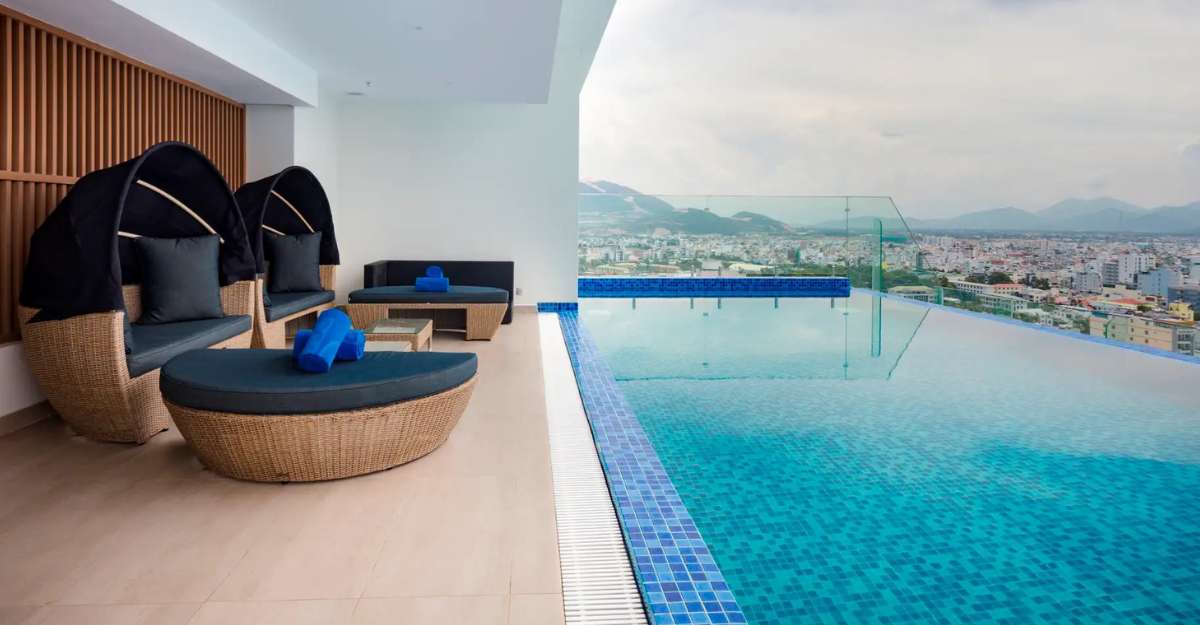 Hồ bơi tại Nagar Hotel Nha Trang