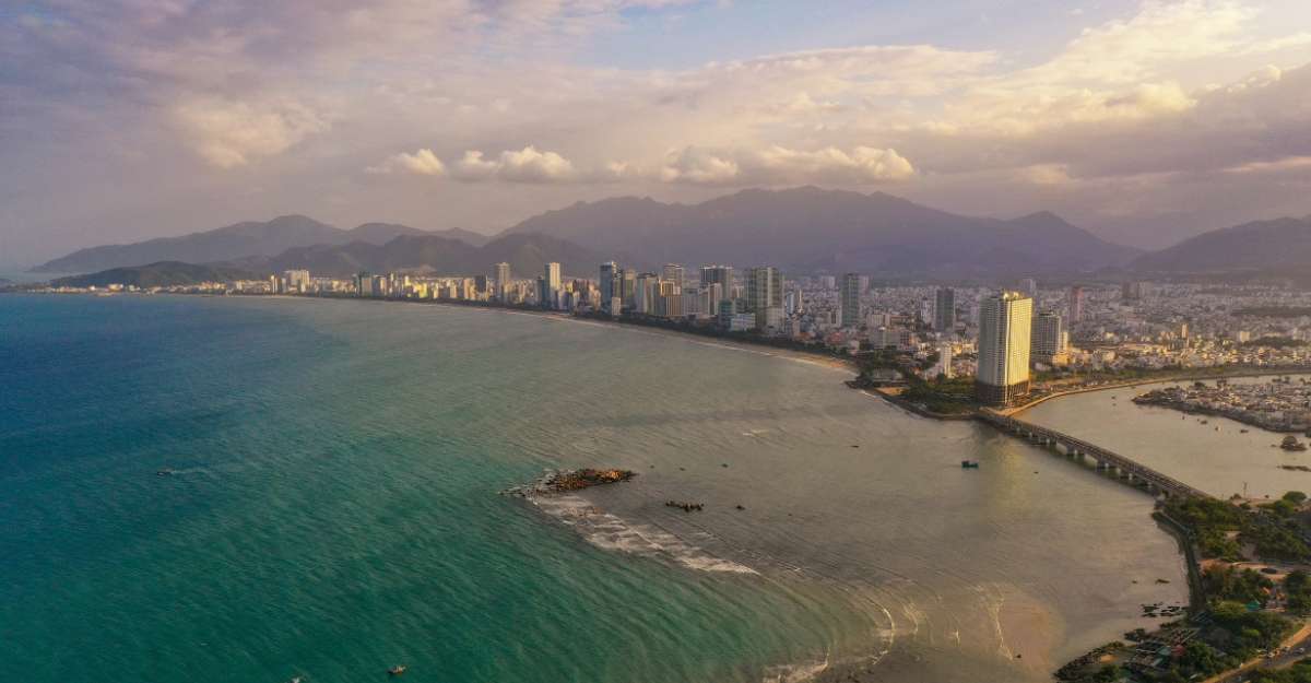 Thành phố Nha Trang nhìn từ trên cao