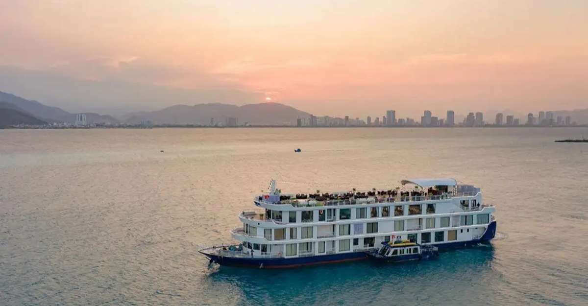 Tour thuyền 5 sao Sea Coral ngắm hoàng hôn tại Vịnh Nha Trang