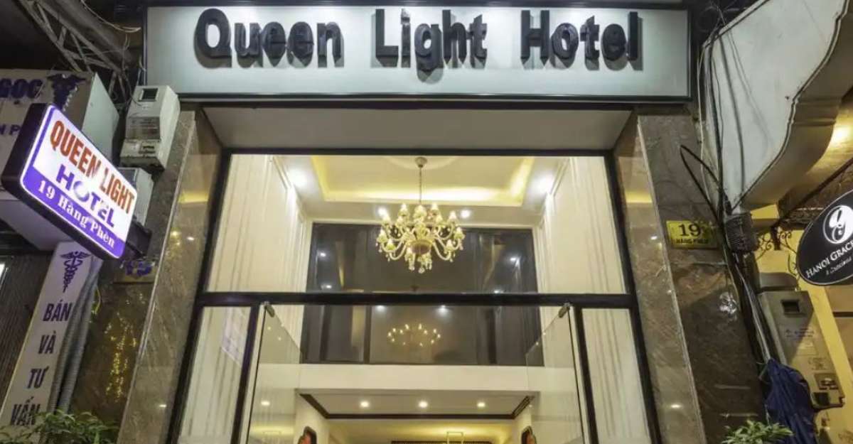 Hình ảnh Queen Light Hotel nhìn từ bên ngoài