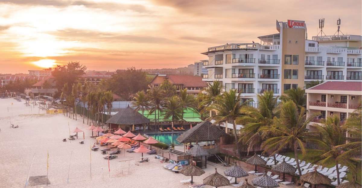 Unique Mui Ne Resort & Spa dưới ánh hoàng hôn Phan Thiết