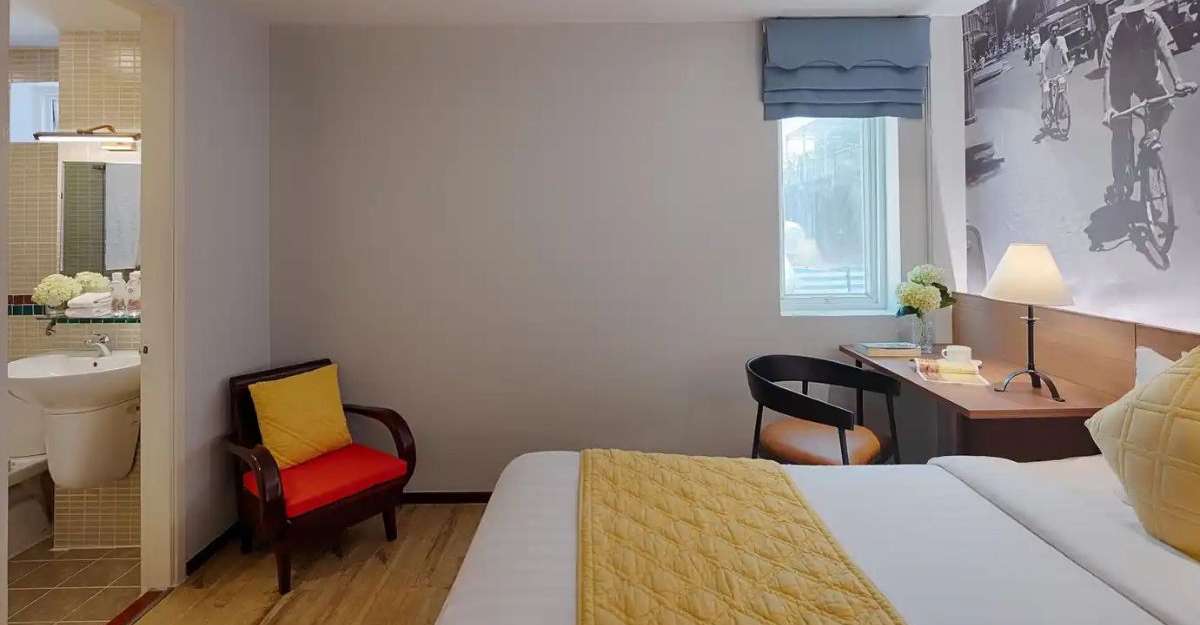 Không gian phòng Superior Double tại Little Saigon Boutique Hotel