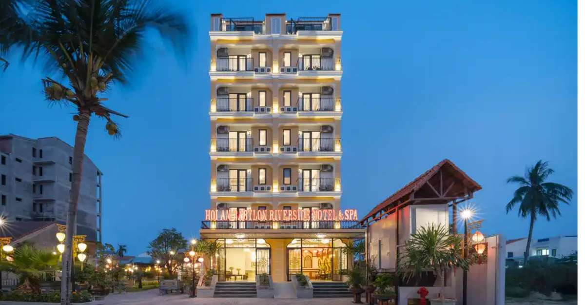 Nhìn từ bên ngoài Hoi An Babylon Riverside Hotel & Spa