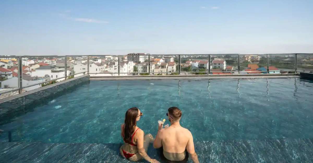 Hồ bơi vô cực tại Hoi An Babylon Riverside Hotel & Spa